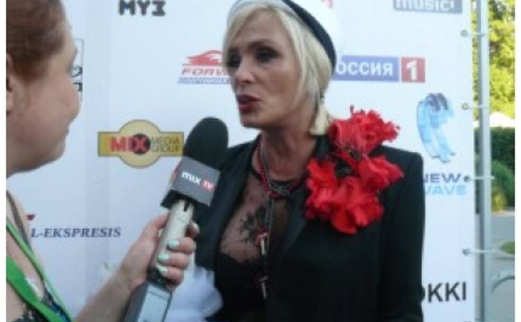 Новая волна 2012: Лайма Вайкуле пришла на концерт в прозрачной блузе