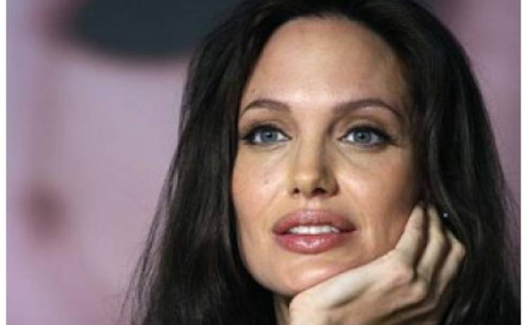 Анджелина Джоли сыграет саму себя