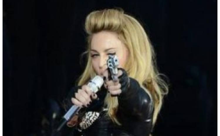 Мадонна задерживает концерт на три часа