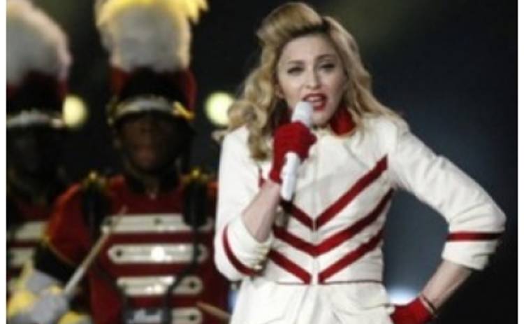 СМИ: Из Киева Мадонна уехала в домашних тапочках