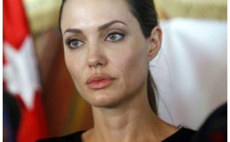 Друзья Джоли: Анджелина заразилась гепатитом С, когда принимала героин