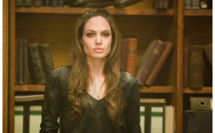 В продолжении фильма Особо опасен Джоли заменит молодая актриса
