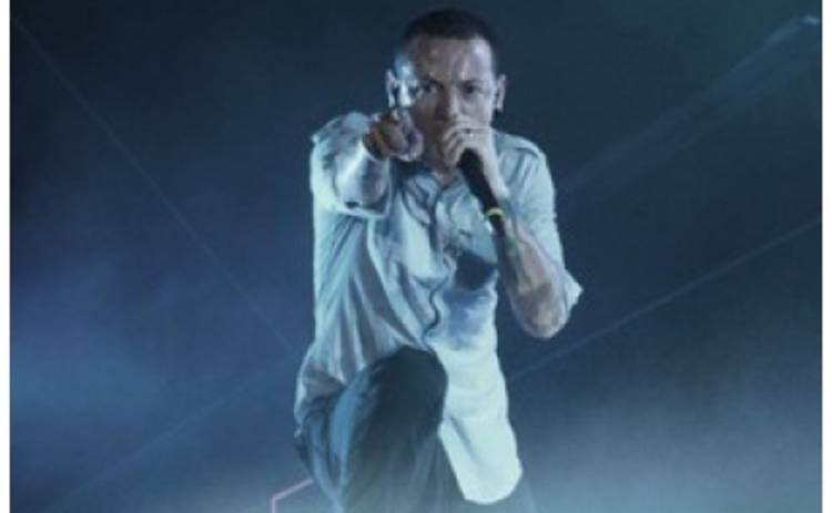 Во время концерта Linkin Park в ЮАР на зрителей упал рекламный щит