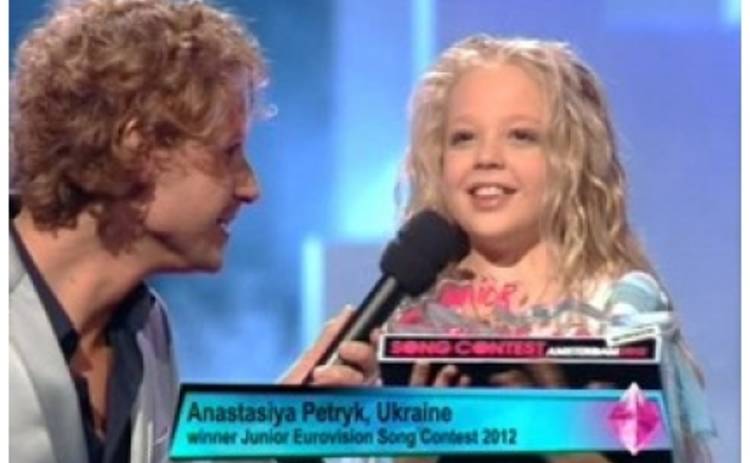 Детское Евровидение 2012: Азаров поздравил Настю Петрик с победой