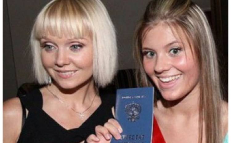 Юная дочь Валерии Анна Шульгина переезжает в Киев строить карьеру