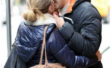 Скарлетт Йоханссон больше не скрывает роман с журналистом