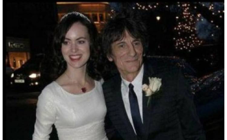 65-летний гитарист Rolling Stones женился на ровеснице дочки