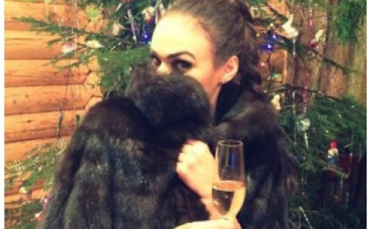 Алена Водонаева похвасталась соболиной шубой – подарком на новый год