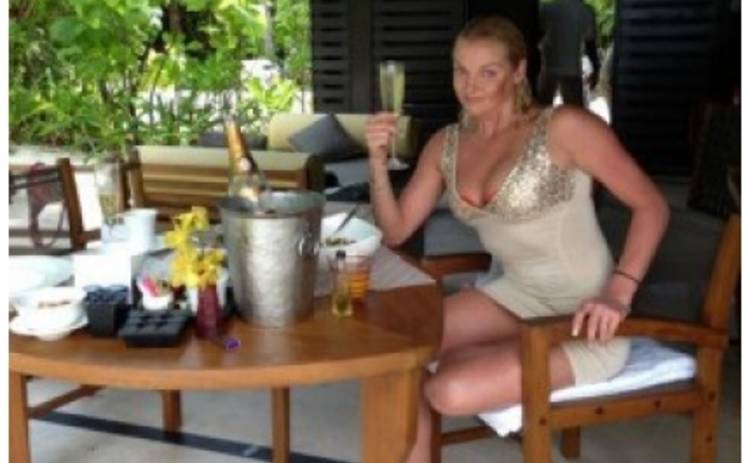 Анастасия Волочкова на Мальдивах начинает день с алкоголя