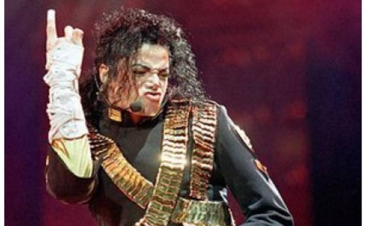 Хакеров, укравших неопубликованные записи Майкла Джексона, приговорили к общественным работам