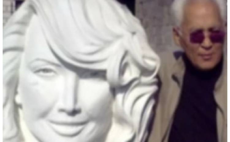 Скульптор создает 6-метровую статую голой Жанны Фриске