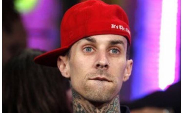 Барабанщик Blink-182 пропустит австралийский тур из-за аэрофобии