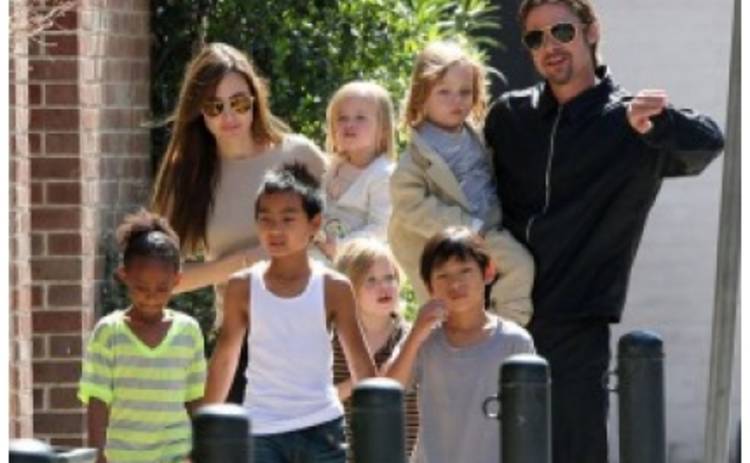 Анджелина Джоли, Жанна Фриске и Мила Кунис предпочли детей карьере