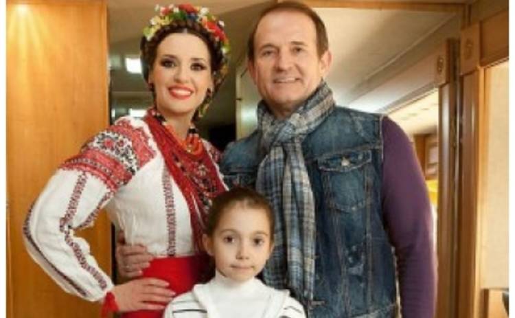 Медведчук похвастался фотографиями жены и дочери
