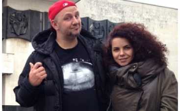 Настя Каменских на сцене не удержалась на ногах и повредила руку