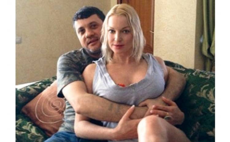 Жена нового любовника Волочковой: Он до сих пор живет со мной под одной крышей!