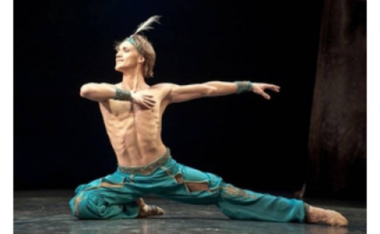 Азаров пообещал разобраться в ситуации с увольнением худрука балета Нацоперы
