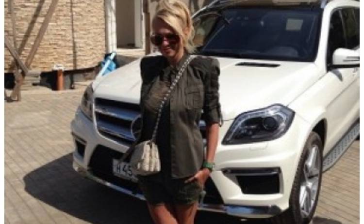 Яна Рудковская купила новый автомобиль