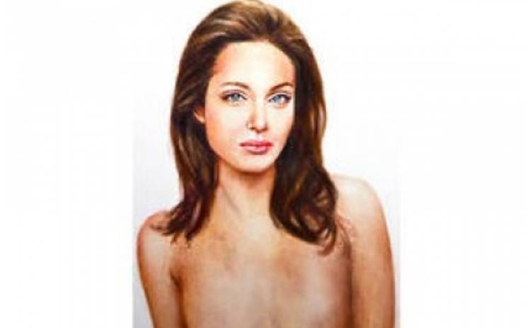 В галерее Лондона выставили портрет полуобнаженной Анджелины Джоли после операции