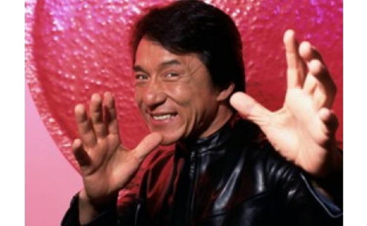 Джеки Чан стал первым китайцем, который оставил отпечатки рук в Голливуде