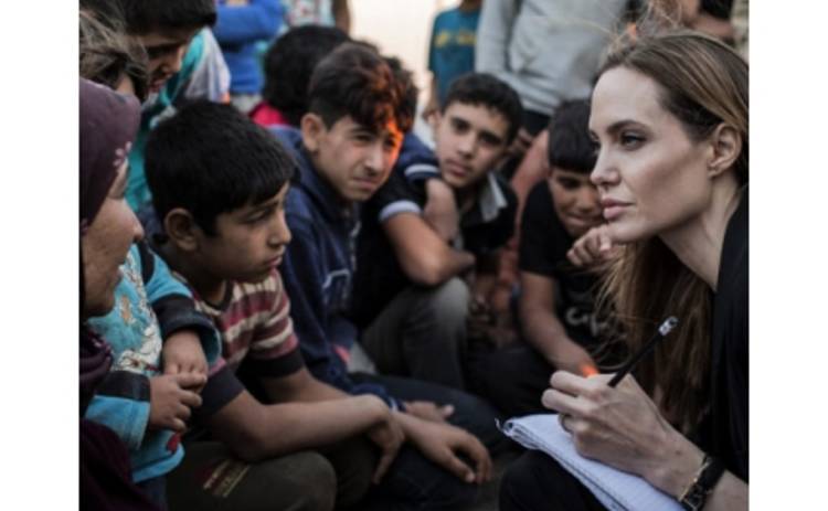Анджелина Джоли оказала поддержку беженцам в Иордании