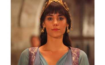 "Великолепный век": Джансу Дере поведала страшную правду о турецких женщинах