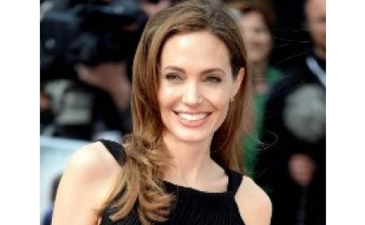 Анджелине Джоли предстоит еще  одна операция