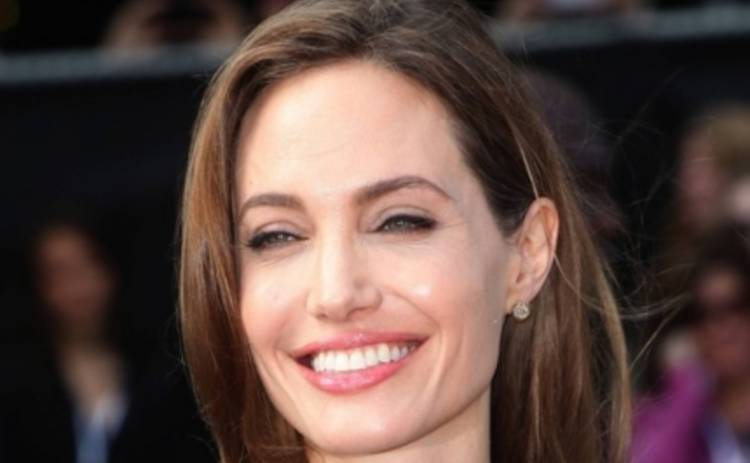 Анджелина Джоли помешалась на загаре