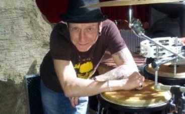 Умер барабанщик группы Гарика Сукачева "Неприкасаемые"