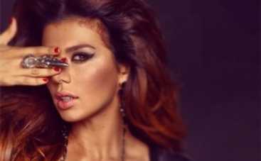 Анна Седокова показала пышный бюст