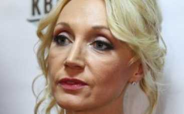 Кристина Орбакайте сильно постарела и показала ножки