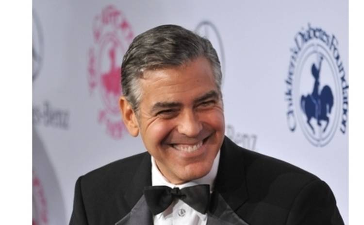 Джордж Клуни курит травку и насмехается над Брэдом Питтом