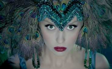 Оля Полякова с павлином на голове презентовала новый клип! (ВИДЕО)