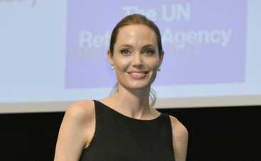 Анджелина Джоли будет носить кулон для вдохновения