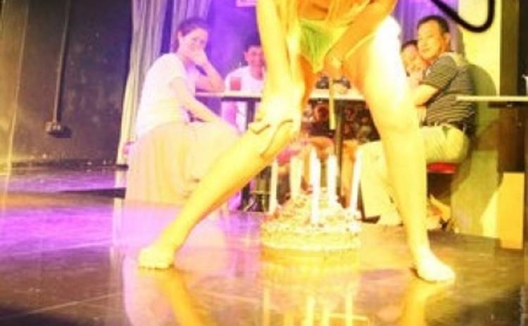 В Таиланде арестовали владельца бара, об эротическом шоу в котором написала Рианна