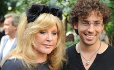 Максим Галкин: "Алла бросила курить ради младенцев"