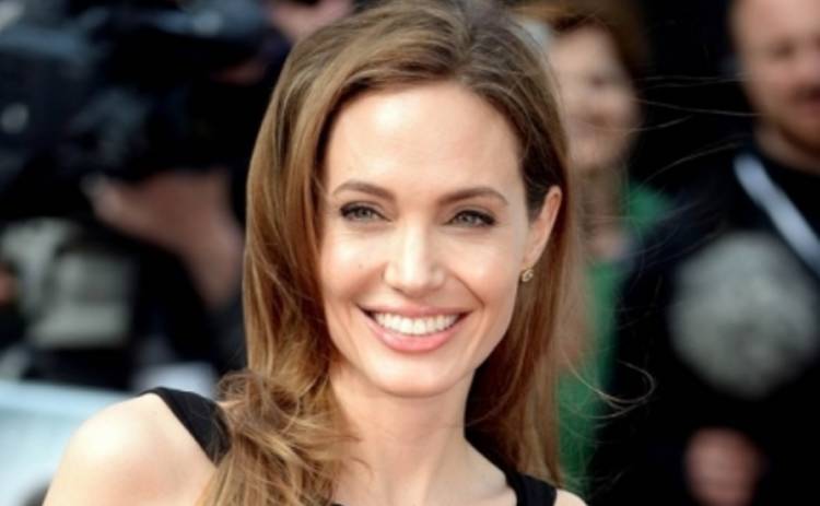 Анджелина Джоли и ее звездные ровесницы (ФОТО)