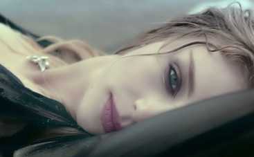 Тина Кароль представила клип о любви после смерти "Жизнь продолжается" (ВИДЕО)