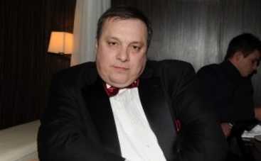 Андрей Разин покусал оператора на съемках программы