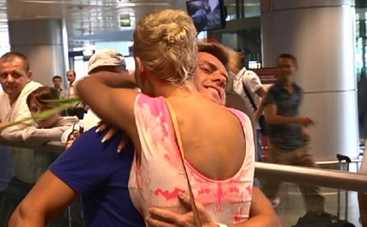 "Люблю. Жду" встречает влюбленных в аэропорту Борисполя
