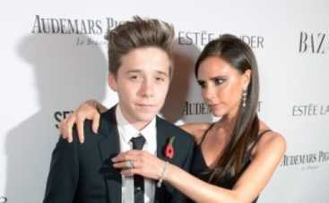 Виктория Бэкхем продемонстрировала на публике любовь к сыну (ФОТО)