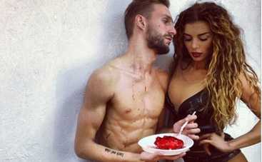 Анна Седокова  поделилась кадром со съемок клипа "Сердце в бинтах".