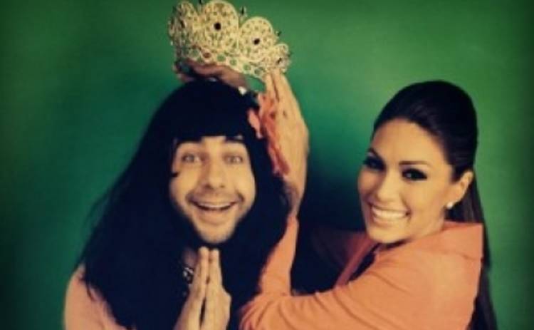 Иван Ургант примерил корону победительницы Мисс Вселенная 2013 (ФОТО)