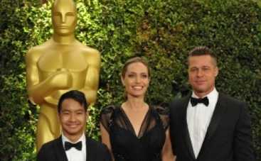 Анджелина Джоли получила "Оскар": ее сопровождали Брэд Питт и сын Мэдокс