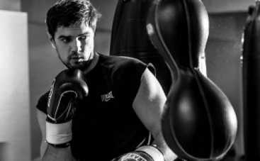 "Холостяк-4": Евтушенко знает три языка и возглавляет компанию