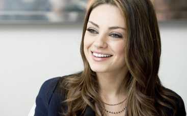 Мила Кунис скрывает свою беременность