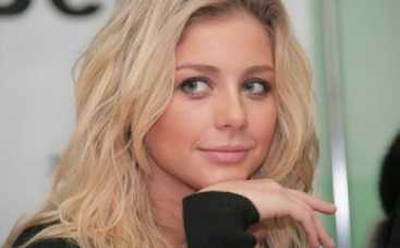 Тина Кароль провела ночь в монастыре