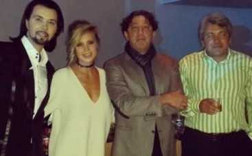 Глюкоза забыла надеть юбку и показала белье