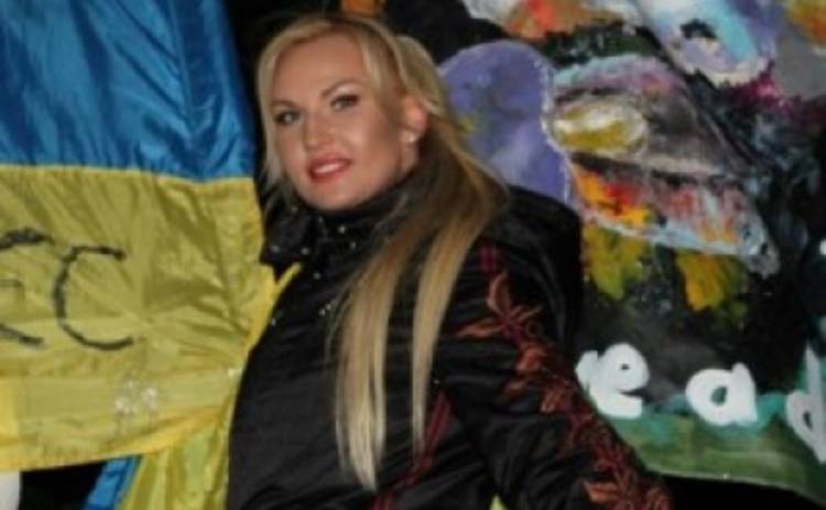 Камалия устроила фотосессию на Евромайдане со слезами на глазах
