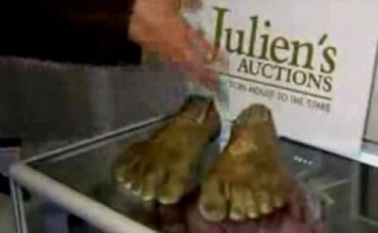 В Калифорнии выставили на аукцион ноги хоббита